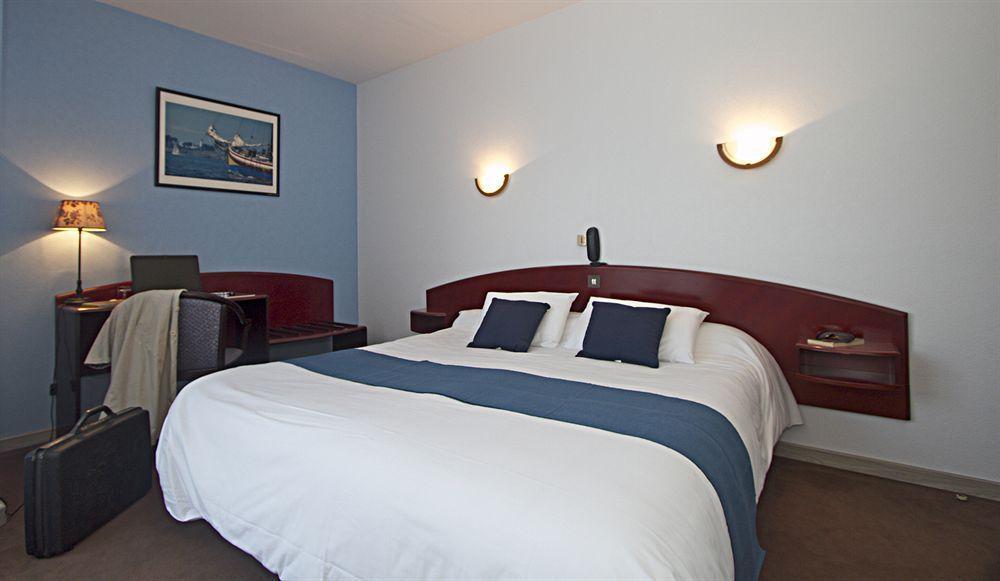 Hotel Le Ty-Lann Saint-Ave Exterior photo