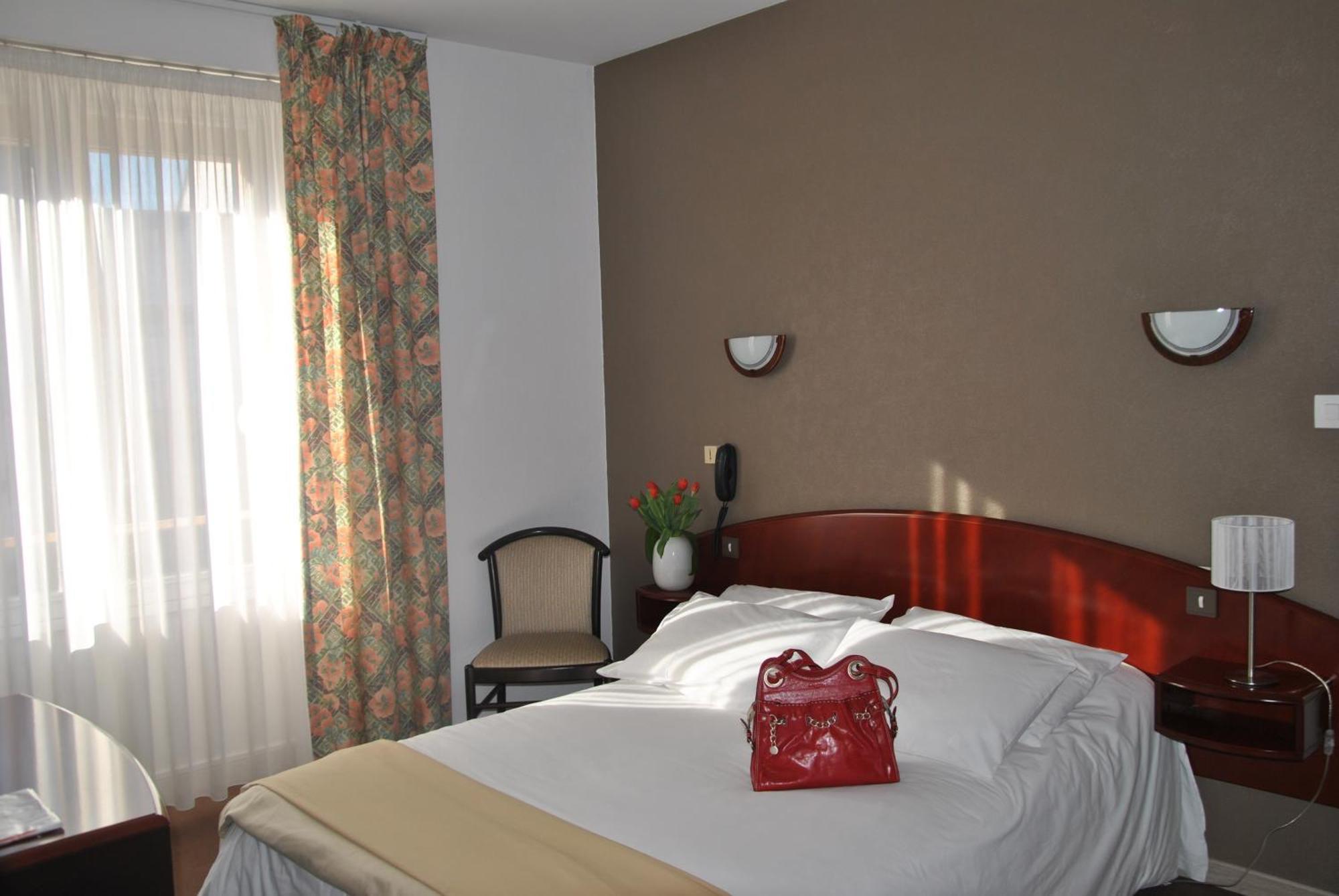 Hotel Le Ty-Lann Saint-Ave Exterior photo